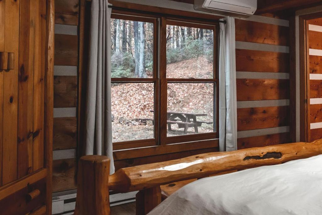 Deer Run Cabin At 36 North - Hot Tub Purlear Zewnętrze zdjęcie